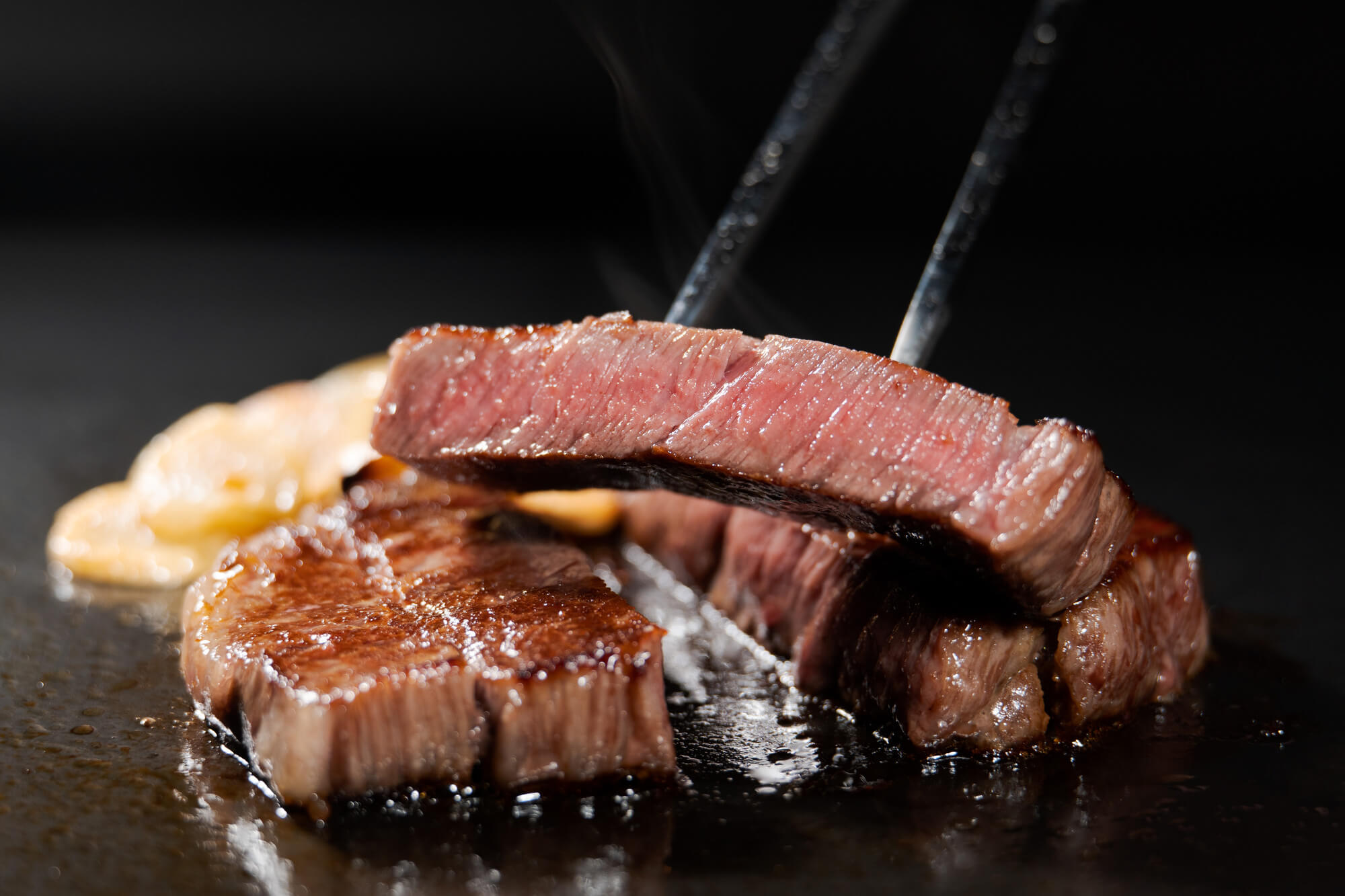 亜鉛を多く含む牛肉を使用したステーキ