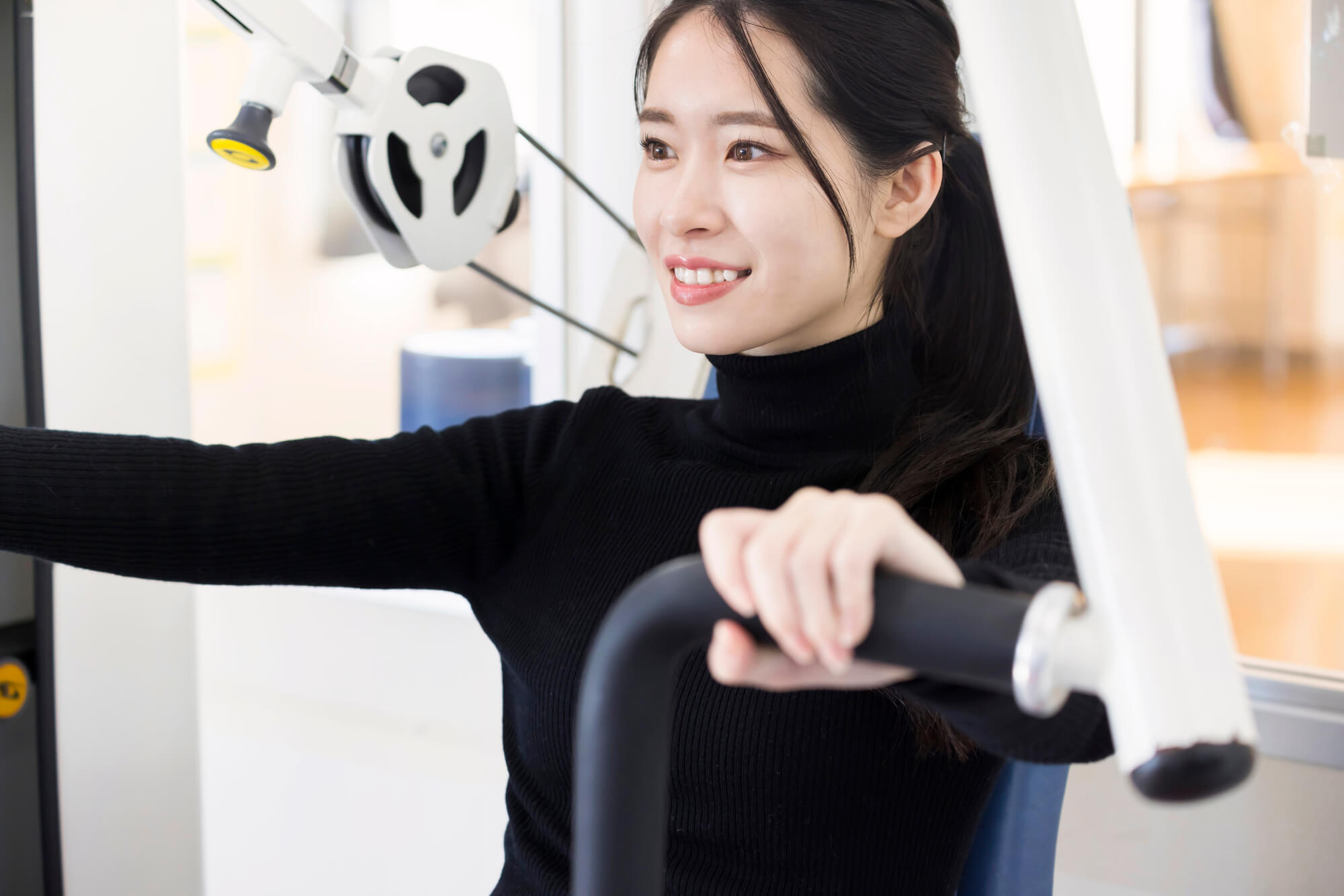 筋トレ中の女性