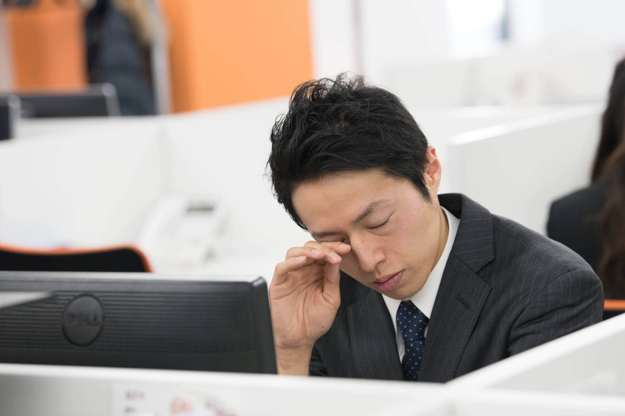 眠気を覚ます方法10選！日中の眠気を防ぐ良質な睡眠についても解説のサムネイル